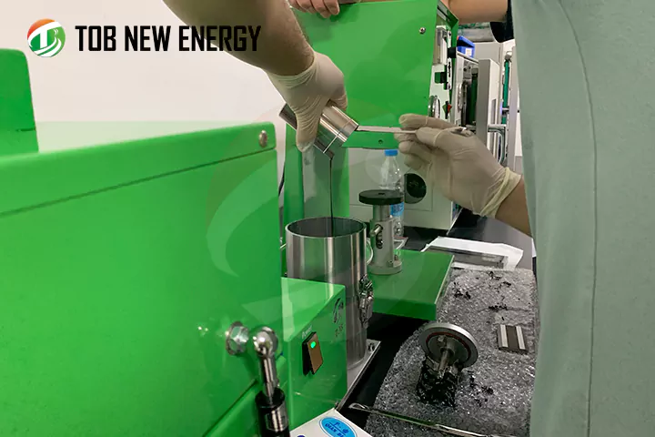 Clientes em TOB Laboratório para experimentos de mistura e revestimento de lama de bateria