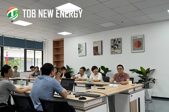 Reunião de lançamento do projeto do sistema de gerenciamento TOB NEW ENERGY ERP